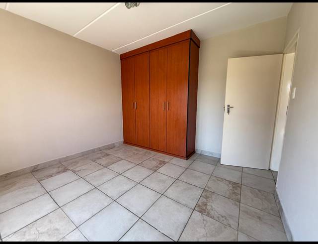 2 BEDROOM APARTMENT FOR SALE IN WATERVAL EAST